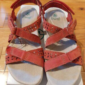 BNWT Ladies Leather Sandals Size 6